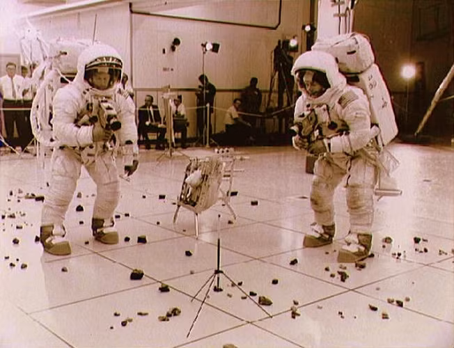 Kết thúc 2 năm tập luyện, NASA sẽ tiếp tục chọn lựa những ứng cử viên xuất sắc nhất để trở thành phi hành gia. Tuy nhiên, trước mỗi chuyến bay vào vũ trụ, các ứng cử viên này lại phải sát hạch tiếp với cường độ còn kinh khủng hơn.