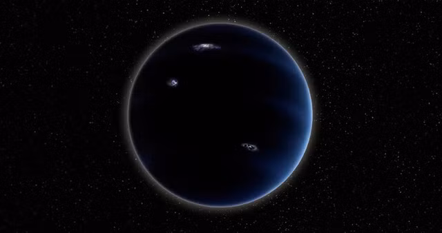 Các nhà khoa học tin rằng có Hành tinh thứ 9 trong hệ mặt trời của chúng ta, nó có kích thước gấp 10 lần Trái Đất và di chuyển dọc theo một quỹ đạo kéo dài nằm ở khoảng cách xa gấp 400 lần khoảng cách giữa Trái Đất với Mặt trời. Quỹ đạo của hành tinh thứ 9 có lẽ cũng lệch từ 15 đến 25 độ so với mặt phẳng quỹ đạo chính của hệ Mặt trời, nơi các hành tinh còn lại di chuyển.