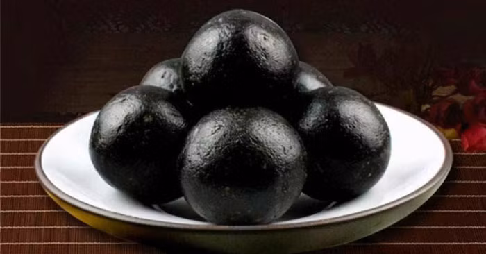 Nhưng bên cạnh đó còn có rất nhiều quan tài khác nằm rải rác khắp nơi và rất khó để xác nhận danh tính của những người còn lại.