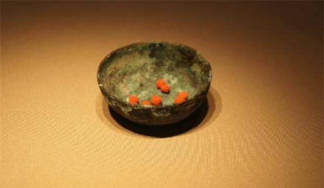 Loại thuốc này được cho là do Trương Trọng Cảnh (150 - 219), một thầy thuốc nổi tiếng cuối thời Đông Hán phát minh ra.