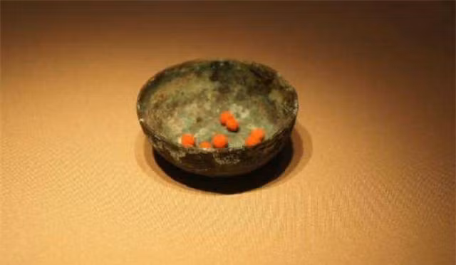 Loại thuốc này được cho là do Trương Trọng Cảnh (150 - 219), một thầy thuốc nổi tiếng cuối thời Đông Hán phát minh ra.