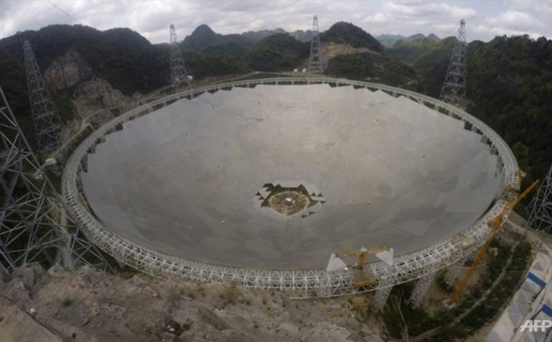 "Khả năng phát hiện nền văn minh ngoài trái đất của FAST sẽ cao hơn từ 5 đến 10 lần so với các thiết bị hiện tại bởi nó có thể nhìn thấy các hành tinh ở xa hơn và tối hơn", Peng Bo, giám đốc phòng thí nghiệm công nghệ thiên văn vô tuyến NAO, cho biết.