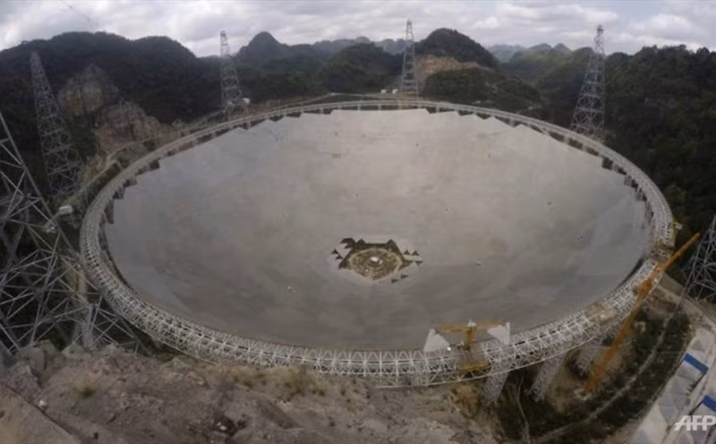 "Khả năng phát hiện nền văn minh ngoài trái đất của FAST sẽ cao hơn từ 5 đến 10 lần so với các thiết bị hiện tại bởi nó có thể nhìn thấy các hành tinh ở xa hơn và tối hơn", Peng Bo, giám đốc phòng thí nghiệm công nghệ thiên văn vô tuyến NAO, cho biết.