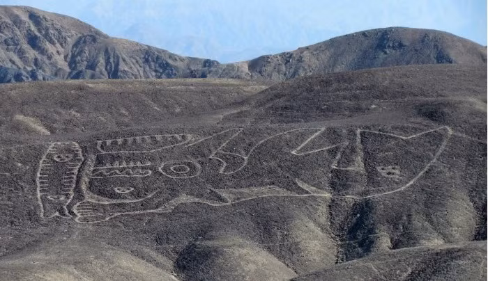 Tuy nhiên, nền văn minh này đã bị lụi tàn khi đế chế Inca xâm lược. Ngày nay nhân loại vẫn trầm trồ trước những tàn tích của nền văn minh Chan Chan như những hình vẽ khổng lồ, kỳ dị trên cao nguyên Nazca.