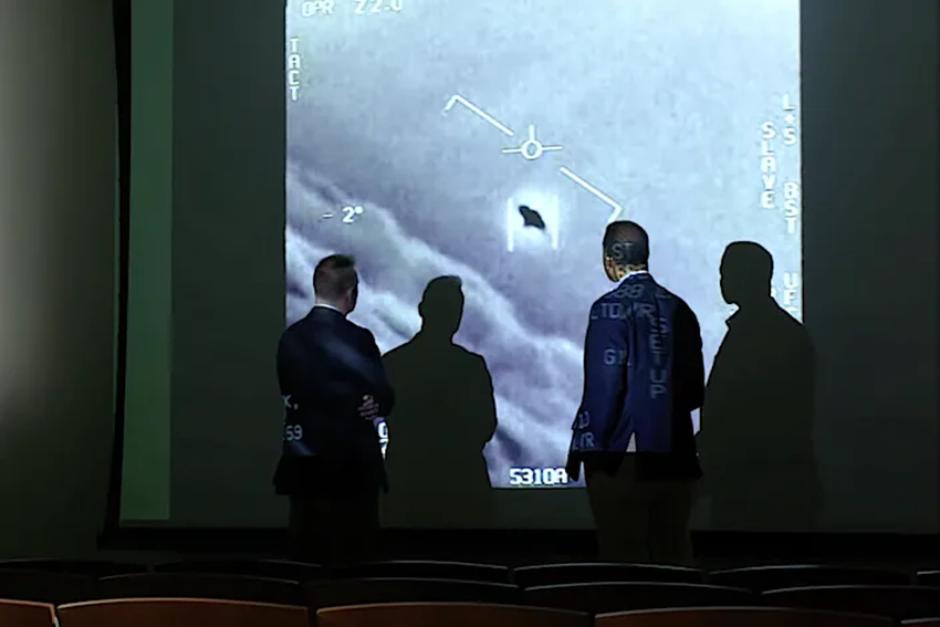 Báo cáo về Vật thể bay không xác định (UFO: Unidentified Flying Object) 2022 đã được Lầu Năm Góc công bố vào ngày 12/1/2023 cho thấy, chính phủ Mỹ dường như đang coi trọng các vấn đề an toàn từ UFO.