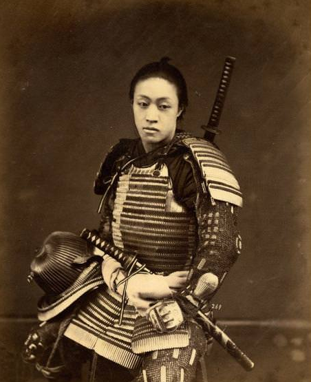 Mặc dù những người này đều được cho vay vốn để tìm kiếm cuộc sống mới nhưng chỉ số ít đạt được mục tiêu, phần còn lại rơi vào cảnh nghèo đói và khiến cho samurai chỉ còn là những gì thuộc về quá khứ. Chân dung Samurai không xác định đang mặc áo giáp tại Yokohama, khoảng năm 1873-76.