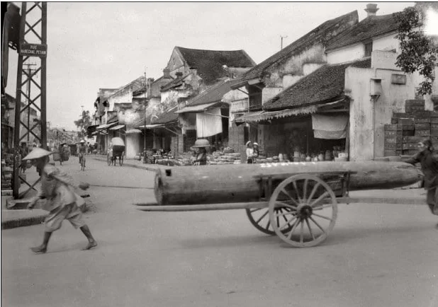 Thập niên 30 thế kỷ trước - Ngã tư Nguyễn Hữu Huân.