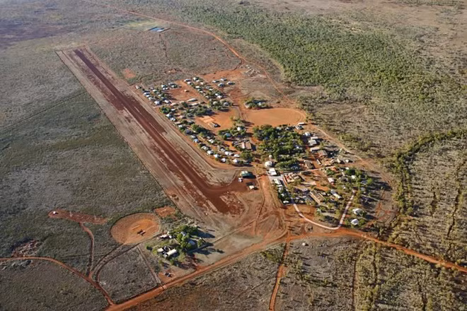 Người dân nơi đây đã vô cùng bất ngờ khi chứng kiến những con cá nhỏ rơi xuống từ không trung.