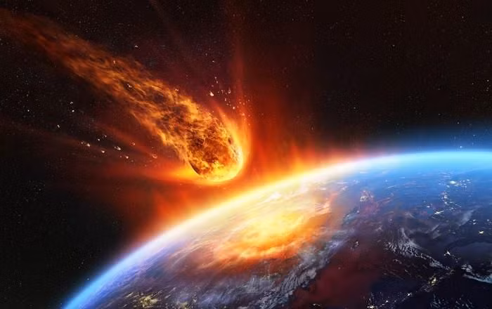 Mối đe dọa tiềm tàng đến từ thực tế là giống như bất kỳ vật thể quay quanh quỹ đạo nào, quỹ đạo của tiểu hành tinh này sẽ bị thay đổi từ từ do vô số lực hấp dẫn, đặc biệt là bởi các hành tinh. Do đó, rất khó dự báo về hướng đi của 2022 AP7 trong dài hạn.