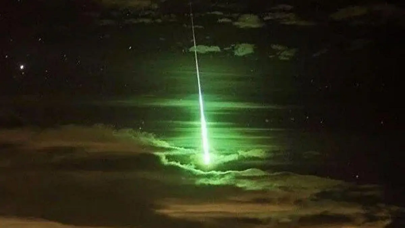 Cách đây không lâu, Cơ quan Vũ trụ Thổ Nhĩ Kỳ (TUA) đã giải thích về sự xuất hiện của ánh sáng xanh trên bầu trời ở Istanbul và nhiều thành phố tại Thổ Nhĩ Kỳ.