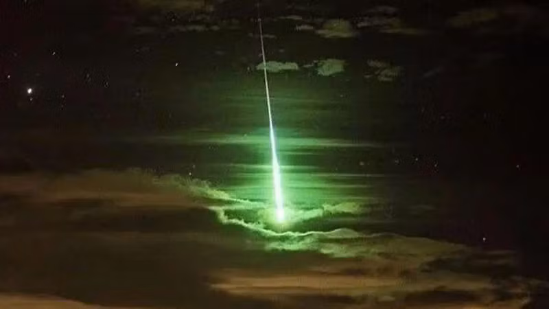 Cách đây không lâu, Cơ quan Vũ trụ Thổ Nhĩ Kỳ (TUA) đã giải thích về sự xuất hiện của ánh sáng xanh trên bầu trời ở Istanbul và nhiều thành phố tại Thổ Nhĩ Kỳ.