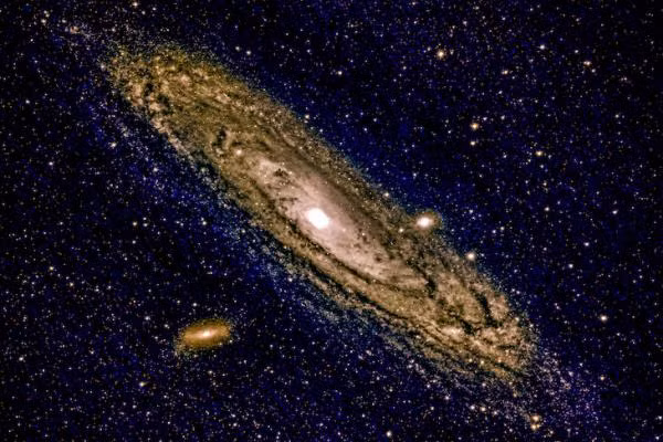 Khi thiên hà va chạm và hợp nhất, 2 lỗ đen trung tâm sẽ quay quanh nhau, tăng tốc độ trước khi đập vào nhau trong một sự kiện khủng khiếp rồi hợp nhất.