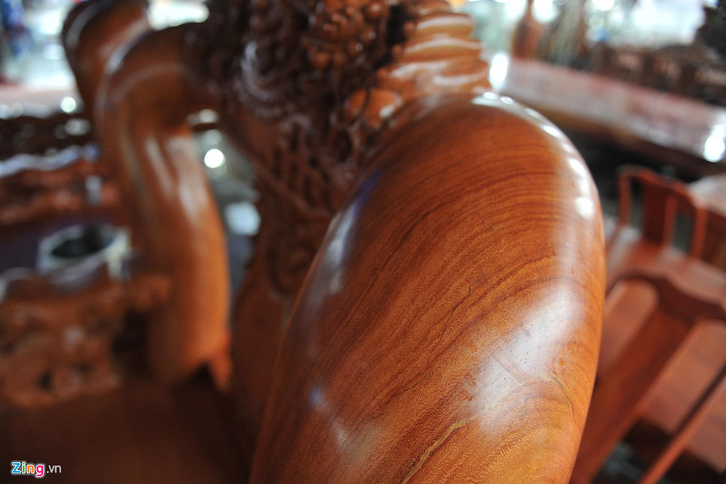 Tay gỗ lên đến 26 cm, là điểm khác biệt của sản phẩm.