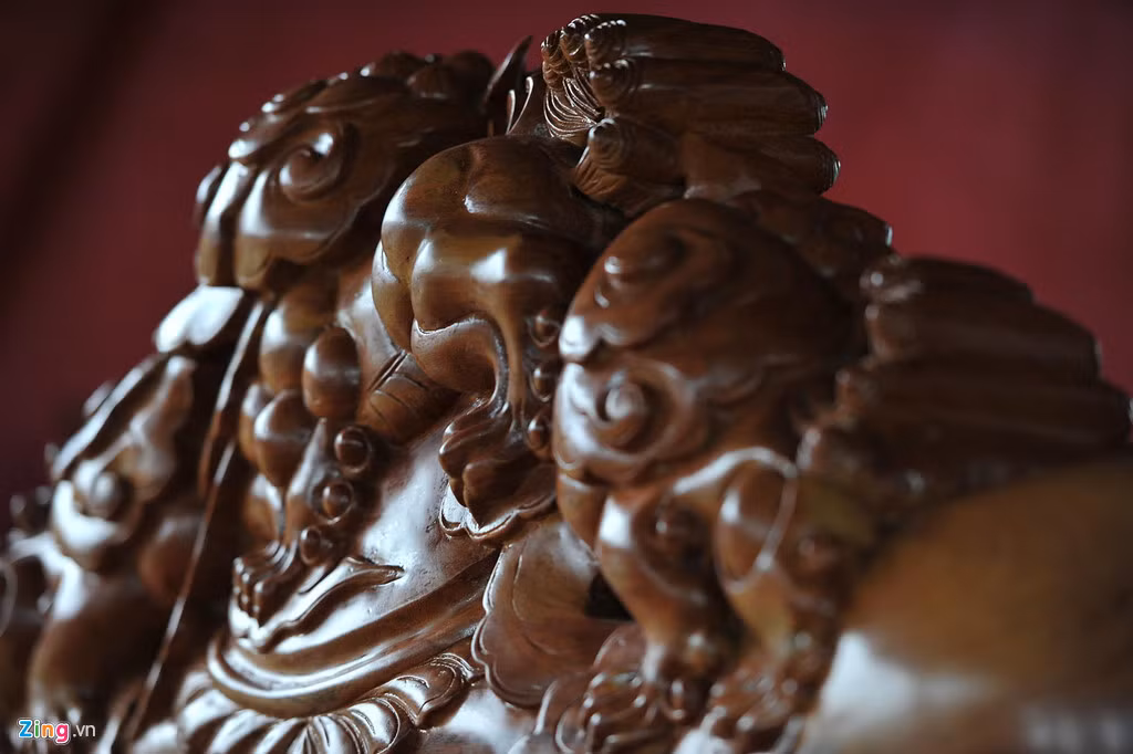 Theo anh Đệ, chủ bộ bàn ghế, đây cũng là điểm đặc biệt trong cách làm, thay vì dùng keo hoặc đinh vít để ghép nối các chi tiết như thông thường.