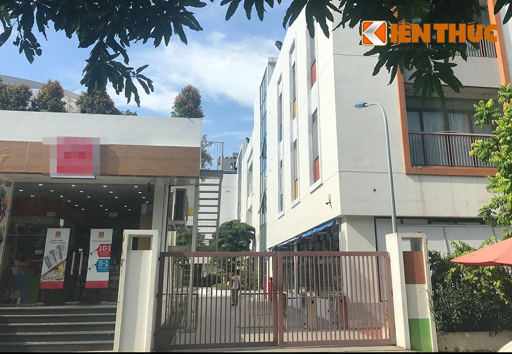 Truong quoc te Alaska bong dung xoa sach mac 