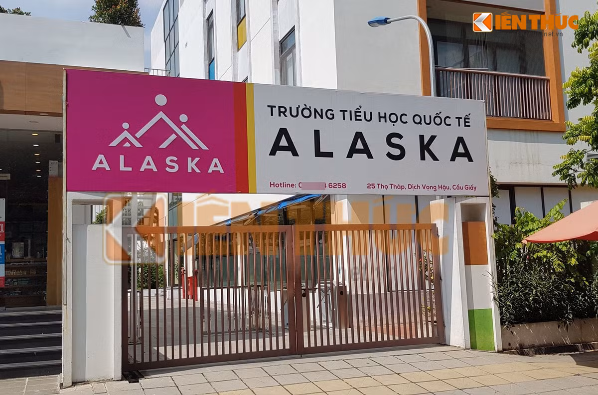 Truong quoc te Alaska bong dung xoa sach mac 