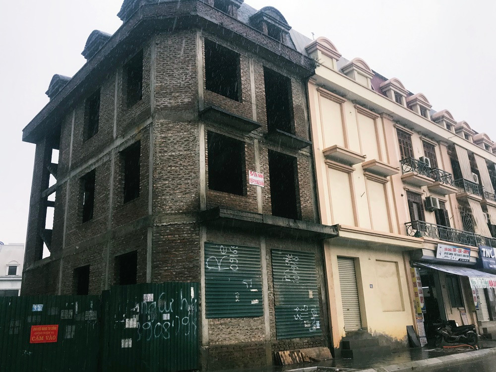 Một đoạn của dự án này nằm gần trụ sở UBND phường Đại Mỗ hiện được cải tạo chỉnh trang hơn những vị trí khác.