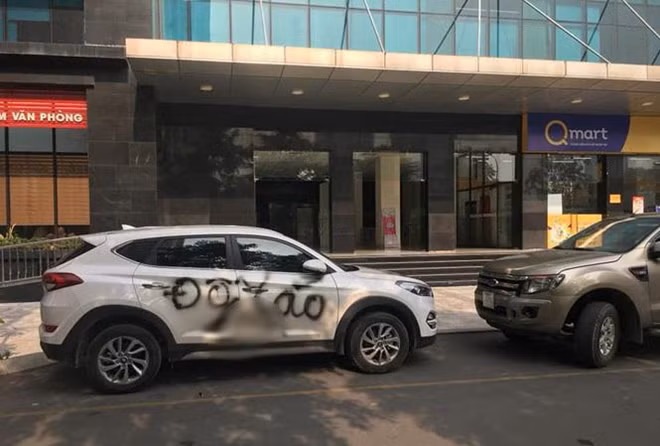 Oto bi phun son 'canh cao' vi do sai, son lai van do...vi tri cu