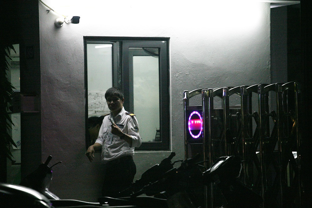 Ngay sau khi xảy ra vụ việc học sinh lớp 1 tử vong vì bị bỏ quên trên xe đưa đón, an ninh của trường Gateway được thắt chặt từ cổng ra vào.