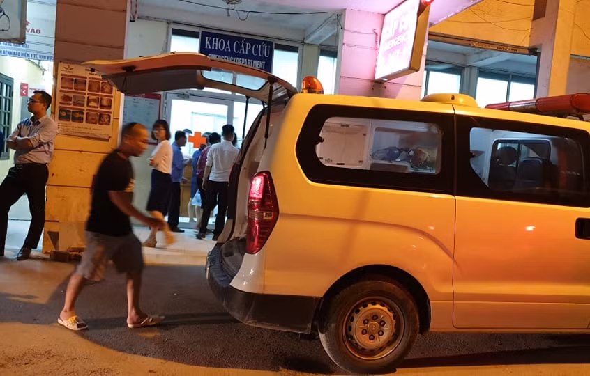 Canh tuong truong GateWay tac trach khien hoc sinh tu vong vi bi bo quen tren o to-Hinh-3