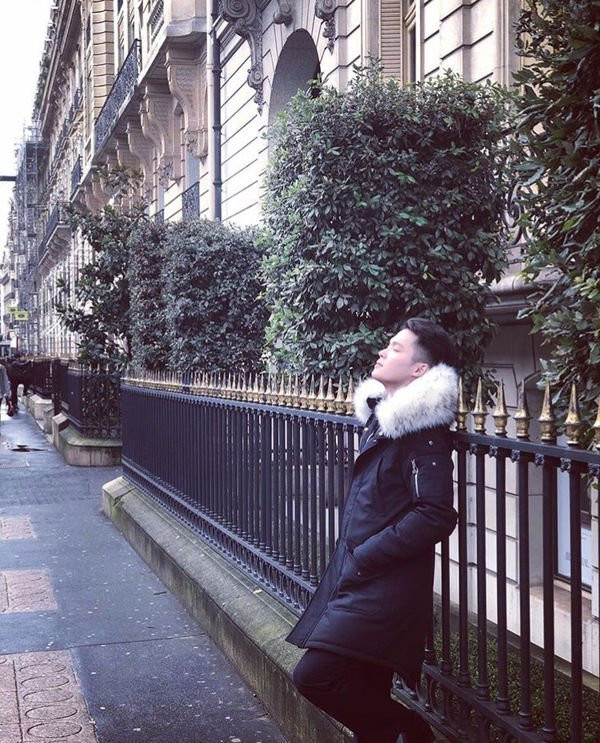 Trên trang cá nhân, Quốc Huy cũng rất chăm chỉ chia sẻ ảnh đi du lịch của mình.