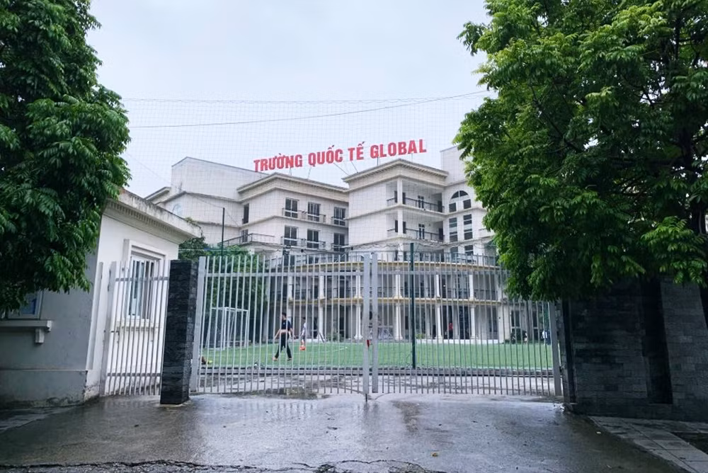 Trường Global được thành lập vào năm 2009, tổng mức đầu tư 30 triệu USD. Trường có hai khuôn viên dành cho khối phổ thông và mầm non, với tổng diện tích 40.000 m2.