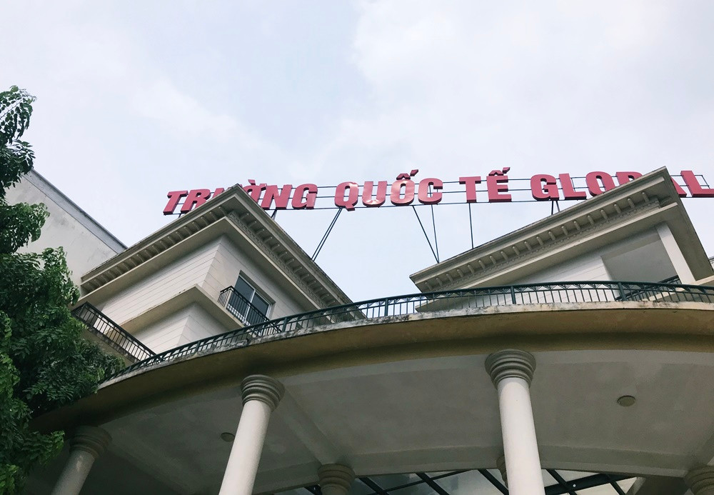 Đáng chú ý là trong danh sách Top 11 trường Quốc tế "chuẩn xịn" mà Sở GD&amp;ĐT Hà Nội vừa công bố lại không có tên trường Global, cùng với đó là lời khẳng định của vị Trưởng phòng GD&amp;ĐT quận Cầu Giấy Phạm Ngọc Anh trước báo giới rằng: Trên địa bàn của quận không có trường nào mang tên "trường quốc tế" và không có trường quốc tế trong quy định.