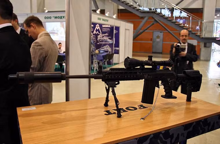 Một số đơn vị đặc biệt Quân đội Ukraine đã chuyển sang sử dụng khẩu súng trường bắn tỉa Fort-301 sản xuất dựa theo khẩu IMI Galil của Israel, có cải tiến thêm. Súng dùng cỡ đạn 5,56x45mm chuẩn NATO.