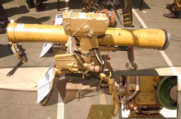 Về hỏa lực chống tăng mang vác, các binh sĩ Vệ binh Quốc gia Ukraine được trang bị tổ hợp tên lửa chống tăng Konkurs (tầm bắn 4.000m) và Fagot (tầm bắn 2.000m). Ngoài ra, còn có tổ hợp Bastion có thể bắn qua nòng pháo chống tăng 100mm T-12.