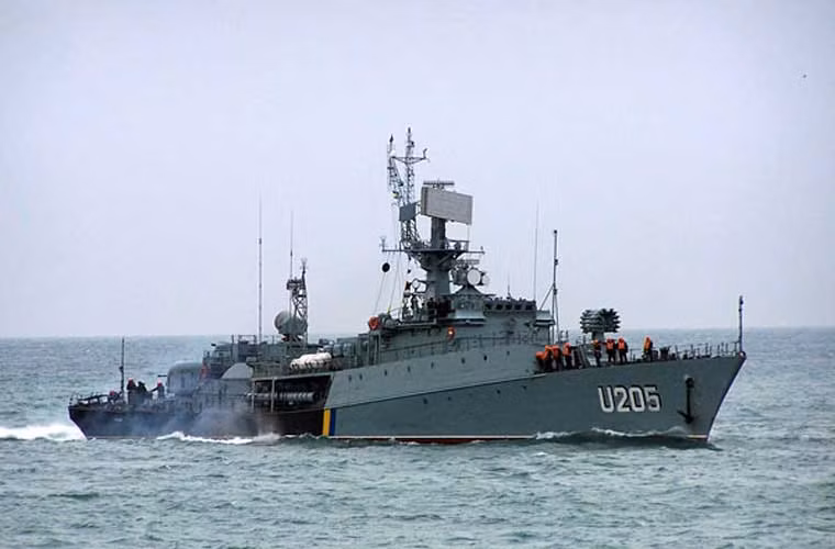 Tau ngam Nga se phai de chung Hai quan Ukraine?