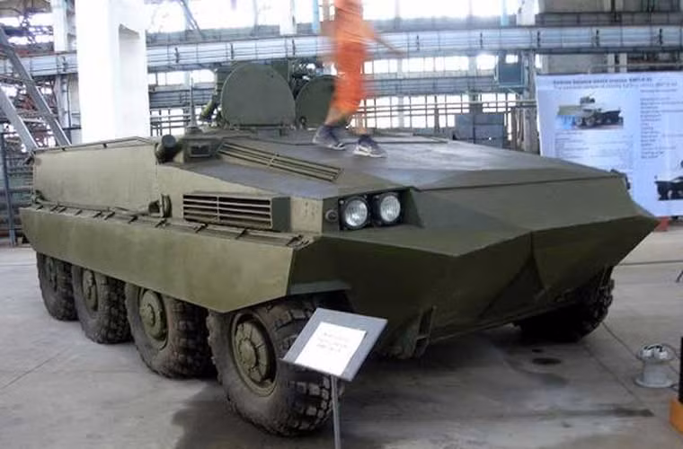 Cùng phương án thiết kế như BMP-55, nhưng BMP-K-64 được phát triển dựa trên xe tăng chiến đấu chủ lực T-64. Dự án đã đưa ra nguyên mẫu vào năm 2005 nhưng tới thời điểm hiện tại cũng chẳng ai đoái hoài tới mẫu thiết giáp hạng nặng này. Khác với BMP-55 giữ nguyên hệ truyền động bánh xích, BMP-K-64 được thay đổi mạnh khung thân với việc thay đổi hoàn toàn bánh xích bằng bánh lốp, bên trong thay đổi cấu trúc để đưa khoang chở 8 binh sĩ vào.