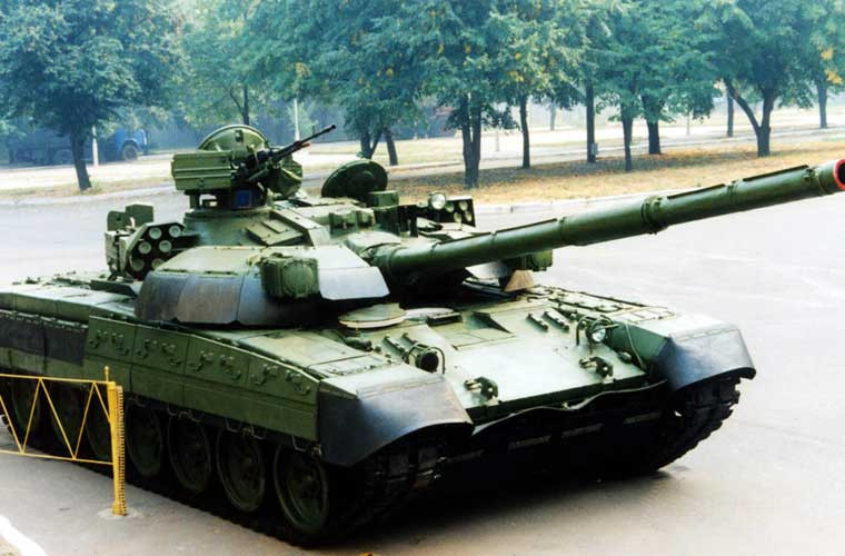 BMT-72 sử dụng khung thân cơ sở xe tăng chiến đấu chủ lực T-72 cho nhiệm vụ vận chuyển binh sĩ trên chiến trường, chi viện hỏa lực bộ binh và tiêu diệt xe tăng địch bằng hỏa lực sẵn có. BMT-72 cơ bản thì giữ nguyên hình dáng xe tăng T-72 với tháp pháo lắp pháo nòng trơn 125mm tích hợp bắn tên lửa qua nòng (cơ số đạn 30 viên).