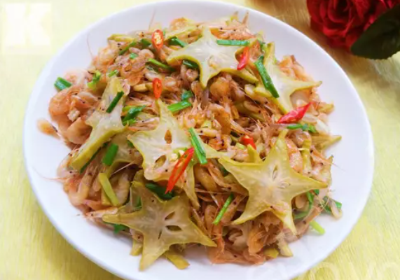 4. Tép rang khế: Tép rang khế là món ăn dân dã được nhiều người yêu thích. Thời buổi nghèo khó, người dân đi làm đồng về bắt được ít tôm tép nhỏ, xào với khế chua để bữa cơm thêm hương vị. Ảnh: thoidaiplus.