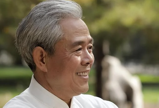 Khi con người đến tuổi trung niên, môi và da sạm là biểu hiện của khí huyết và tinh khí đều bị tổn hại. Sau 70 tuổi mà sắc mặt vẫn hồng hào thì xin chúc mừng, có thể sống lâu. 