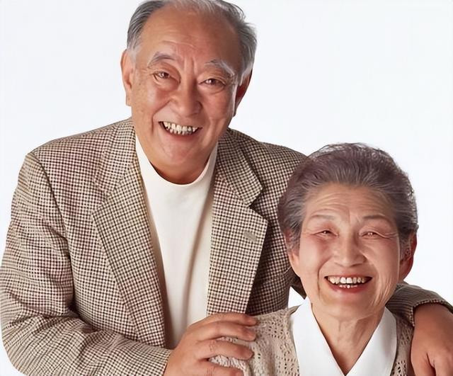 2. Răng chắc khỏe: Răng của hầu hết những người trường thọ vẫn còn ngay ngắn và chắc khỏe. 