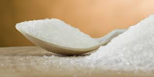 2. Cho mì chính vào món ăn có vị chua: Các món ăn có vị chua thường có tính axit cao, nếu cho thêm mì chính sẽ dễ làm thay đổi thành phần trong mì chính, không chỉ làm ảnh hưởng đến hương vị của thức ăn mà còn có hại cho sức khỏe.