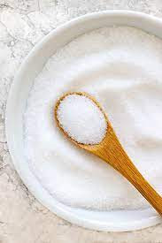 Một nghiên cứu của Đại học Johns Hopkins (Mỹ) cho thấy mì chính có thể gây ra bệnh hen suyễn ở một số người. Các nghiên cứu khác cũng cho thấy người mẫn cảm với mì chính nên tránh ăn loại gia vị này sẽ tốt hơn.