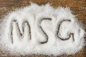 6. Ăn quá nhiều mì chính: Nếu ăn quá nhiều mì chính, cơ thể có thể gặp các triệu chứng như nóng ran sau gáy, choáng váng, nhức đầu, khô cổ, nhiều đờm, khó chịu…