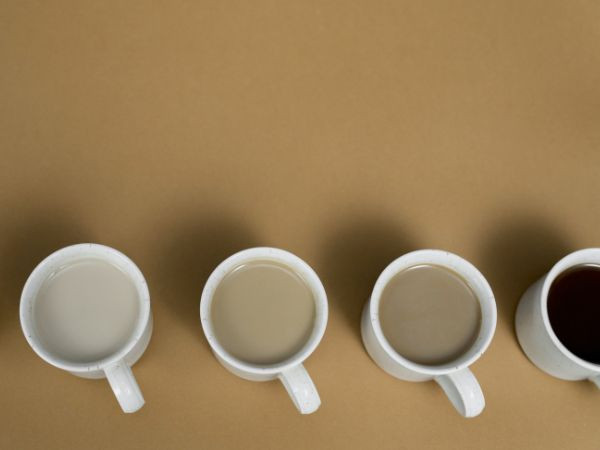 Bổ sung dinh dưỡng, giảm thất thoát canxi: Caffeine có tác dụng lợi tiểu nhất định, sẽ làm tăng bài tiết canxi trong nước tiểu, đồng thời sẽ ảnh hưởng nhẹ đến quá trình hấp thụ canxi của đường ruột.