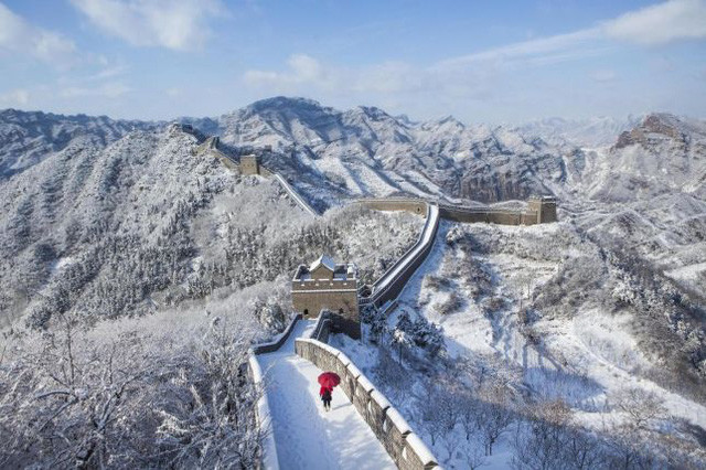 Khi tuyết rơi, đường trơn trượt khiến việc di chuyển khó khăn hơn, nhưng Vạn Lý Trường Thành vẫn thu hút một lượng lớn khách du lịch tới tham quan.