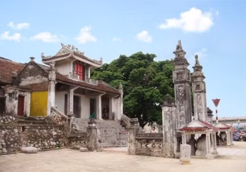 Cảnh đẹp bình yên, trầm tĩnh của đền Cờn. Ảnh: Nguyên Bảo.