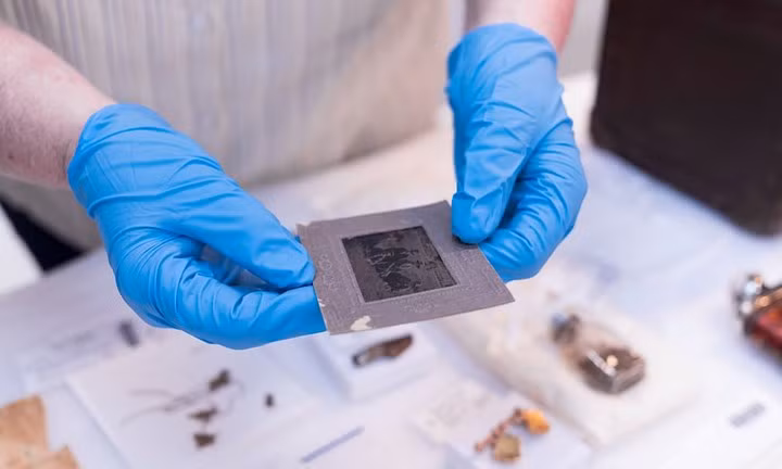 Một bức ảnh tìm thấy trong túi da của binh nhì Ward.