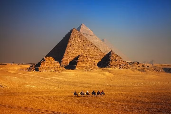 Kim tự tháp Giza ở Ai Cập có các cấu trúc tuyệt đẹp, hiện đang bị xói mòn nhanh chóng.