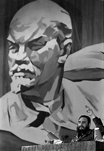 Fidel Alejandro Castro Ruz là một trong những nhà lãnh đạo chủ chốt của Cách mạng Cuba, Thủ tướng Cuba từ tháng 2/1959 tới 12/1976, và sau đó là Chủ tịch Hội đồng Nhà nước Cuba cho tới khi ông từ chức tháng 2/2008. Bức ảnh lãnh tụ Fidel phát biểu khi tới Odessa hồi tháng 2/1981.