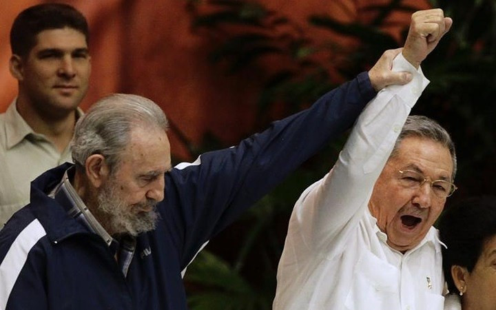 Chặng đường phát triển của Cuba gắn liền với tên tuổi của lãnh tụ Fidel. Còn dấu ấn của Chủ tịch Raul khi lên lãnh đạo đất nước là việc nới lỏng một số quy định như bỏ lệnh cấm dùng điện thoại di động và máy vi tính cũng như các quy định về du lịch.