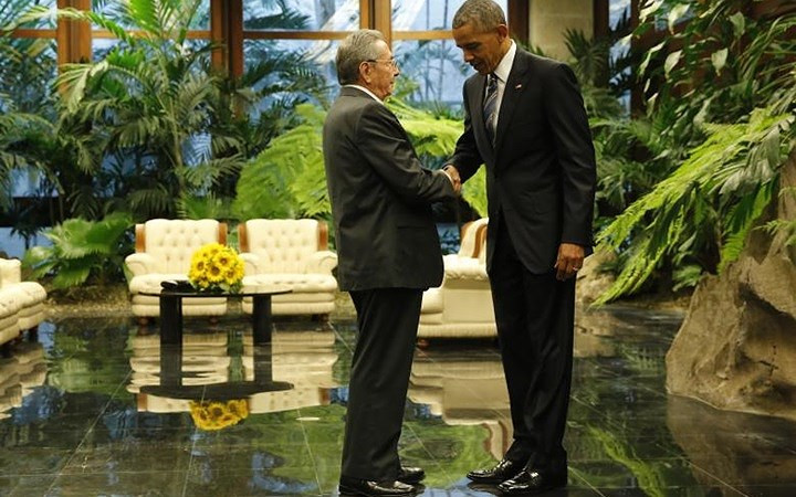 Chủ tịch Raul lần đầu gặp cựu Tổng thống Mỹ Barack Obama khi ông Obama tới thăm Havana tháng 3/2016.