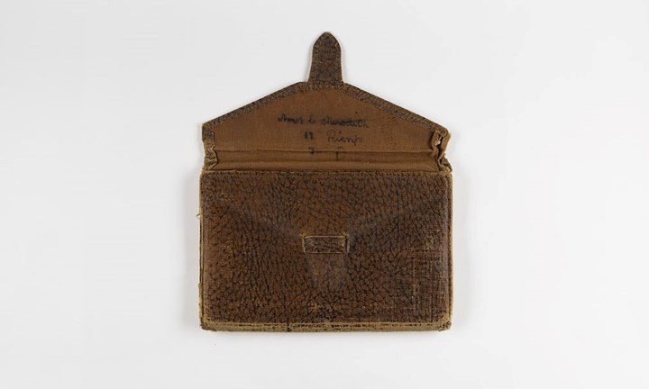 Chiếc ví của binh sĩ Amos Mederith, hy sinh tháng 10/1917.
