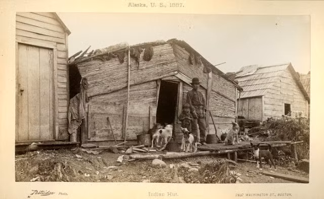 Túp lều tranh của người dân bản địa ở vùng Alaska.