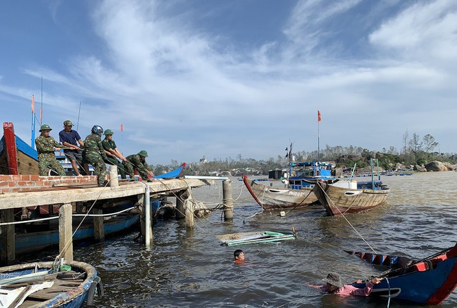 Quang Ngai: Bao so 9 thiet hai 4.500 ty, de nghi trung uong ho tro