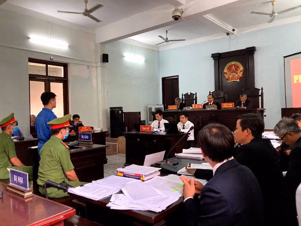 Xet xu bac si bi cao buoc hiep dam o Hue: De nghi dieu tra lai-Hinh-3